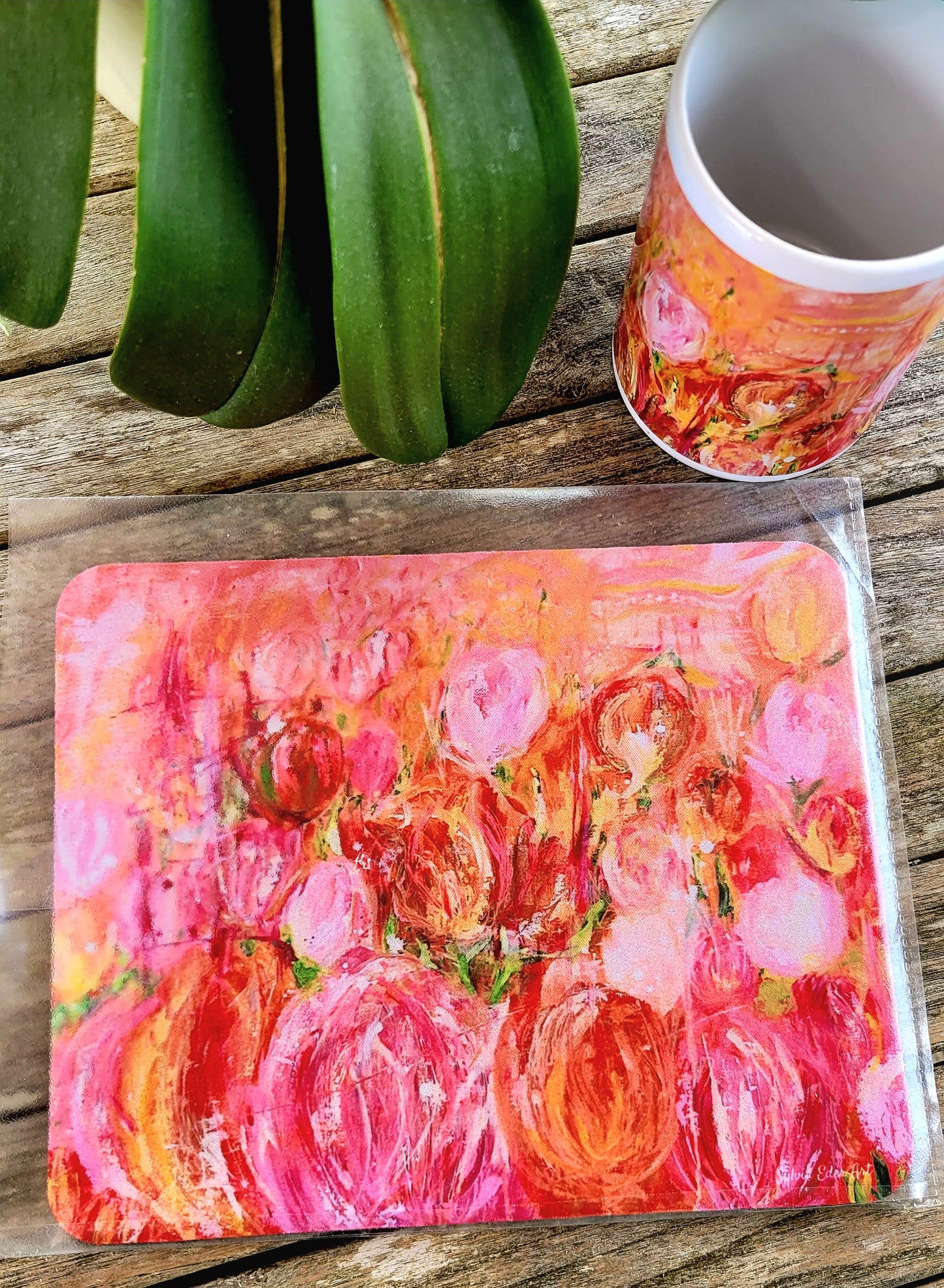 Set de alfombrilla de ratón 18x22cm y taza de cerámica ´Campo de tulipanes´